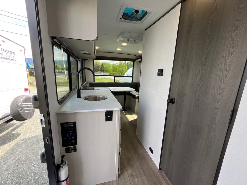 2025 Coachmen Bijou 16RDB-14