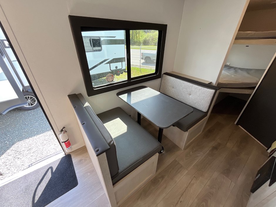 2025 Coachmen Northern Spirit DLX SBT5260BH-12