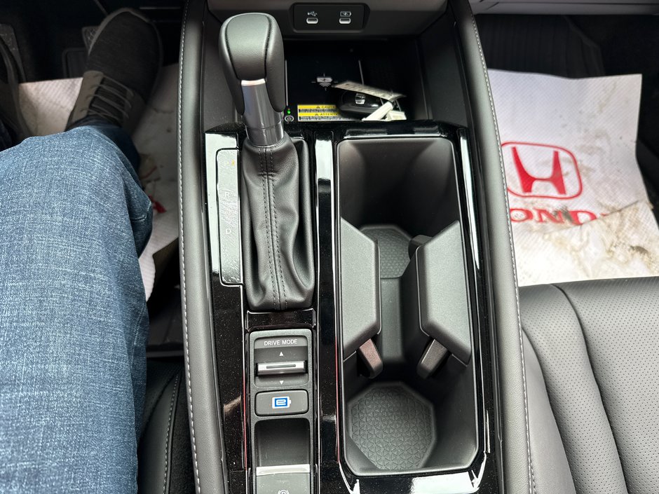 2025 Honda Accord Hybrid TOURING-17