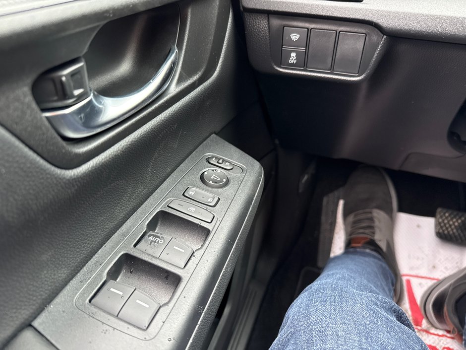 2025 Honda CR-V LX AWD-16