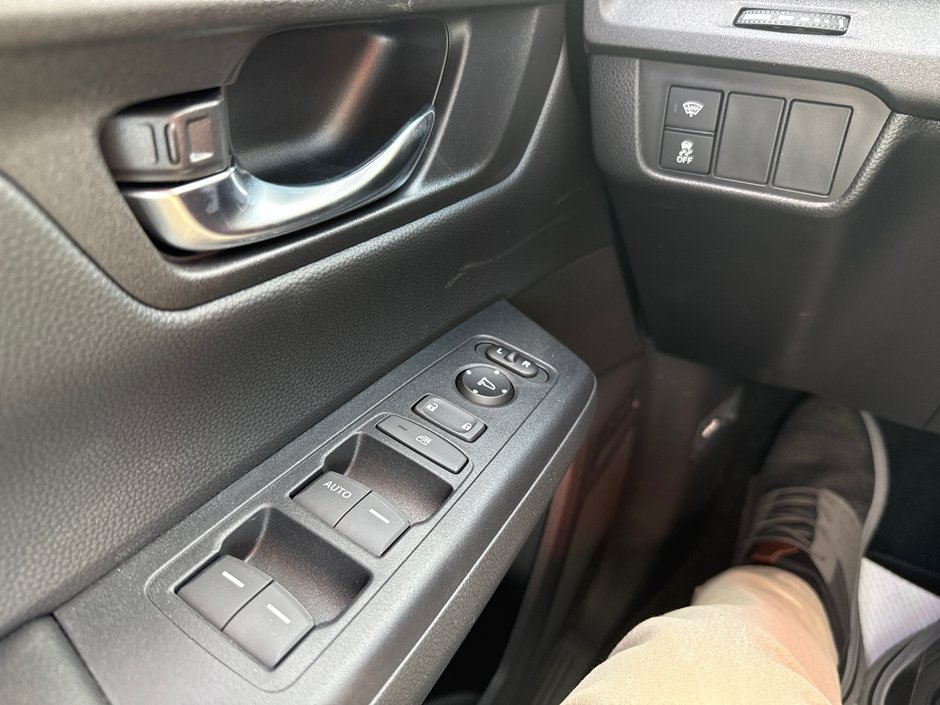 2025 Honda CR-V LX AWD-12