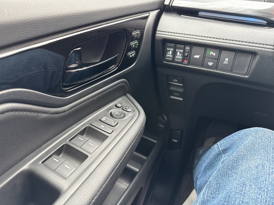 2025 Honda Odyssey TOURING-12