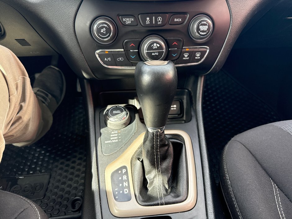 2015 Jeep Cherokee North-8