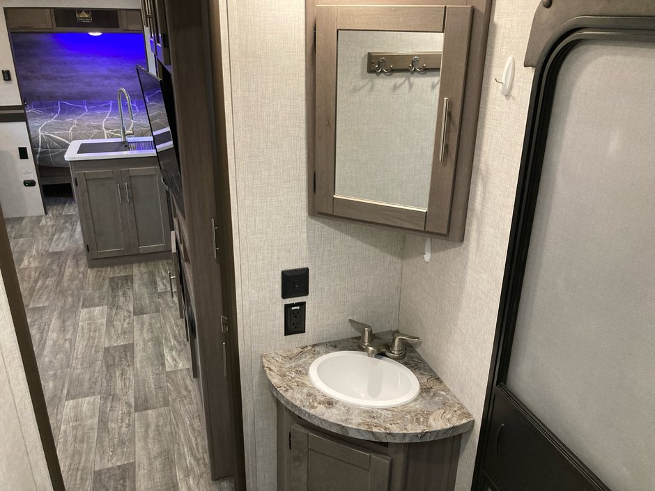 2021 Keystone RV Sunset Trail 272BH-12