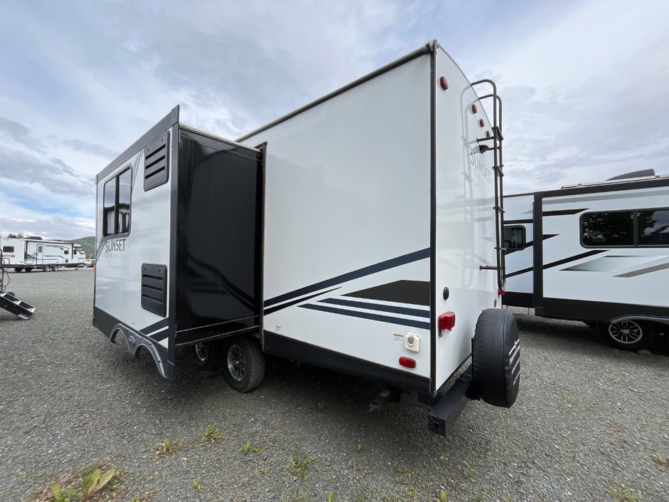 2019 Keystone SUNSET TRAIL SS222RB-13