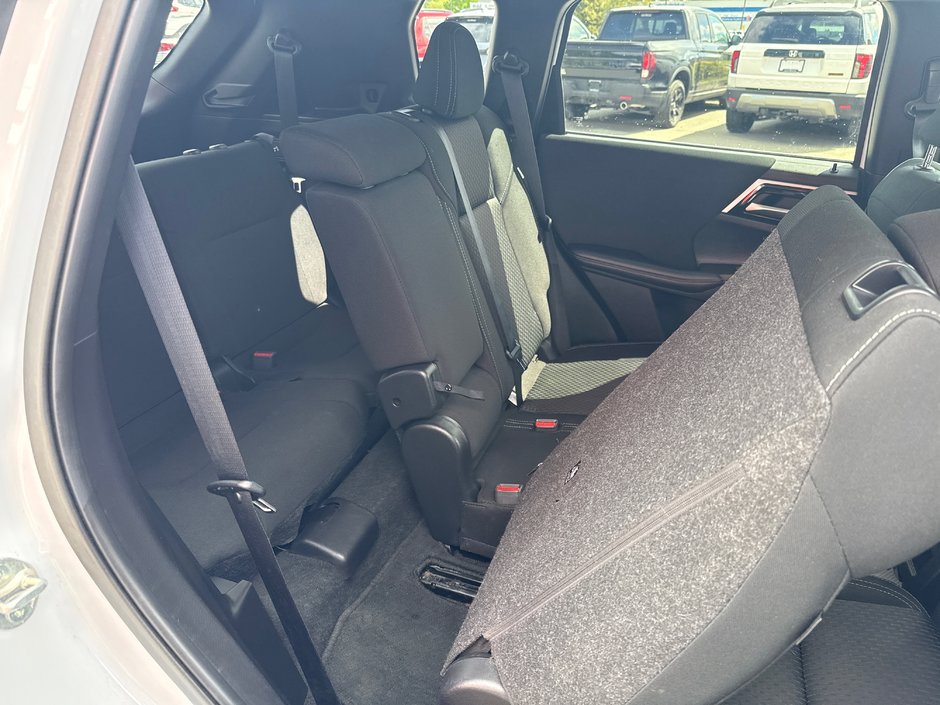 2024 Mitsubishi Outlander ES-18