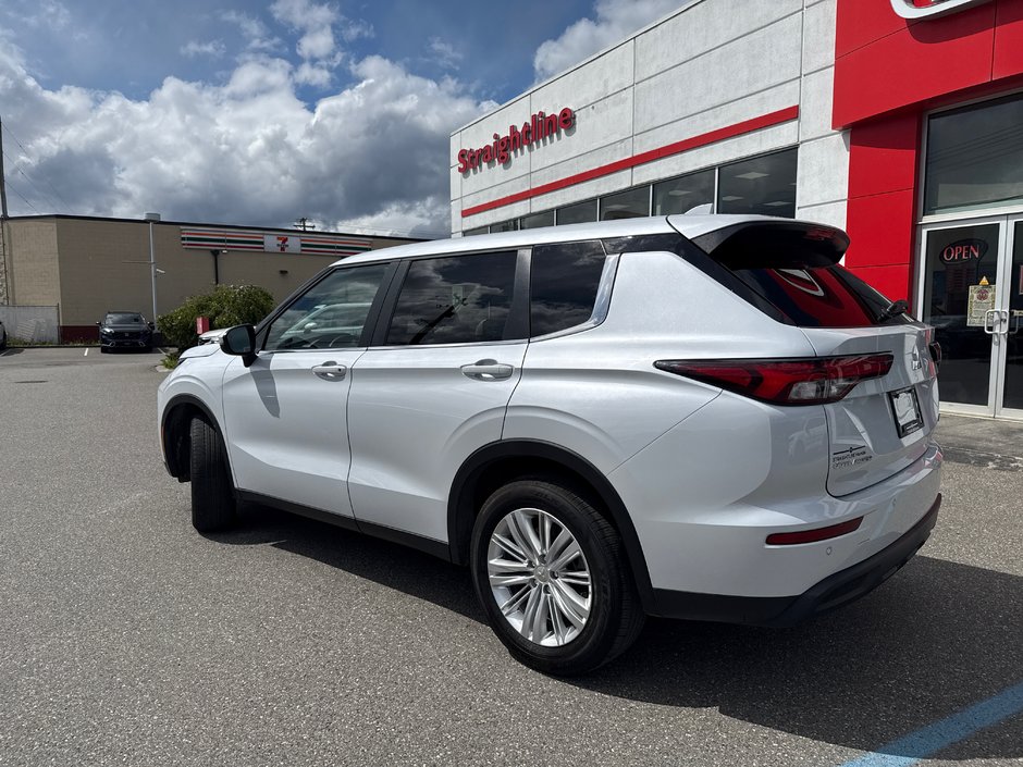 2024 Mitsubishi Outlander ES-4