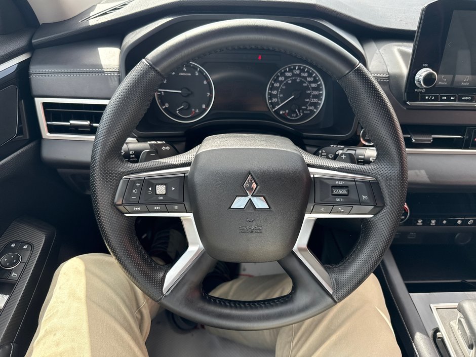 2024 Mitsubishi Outlander ES-13