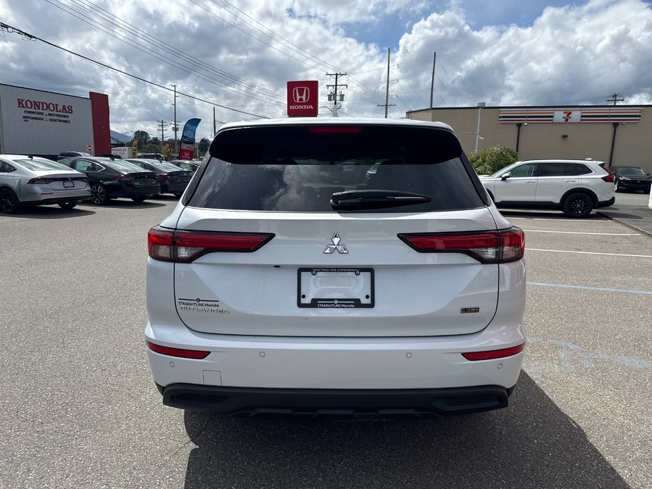 2024 Mitsubishi Outlander ES-3
