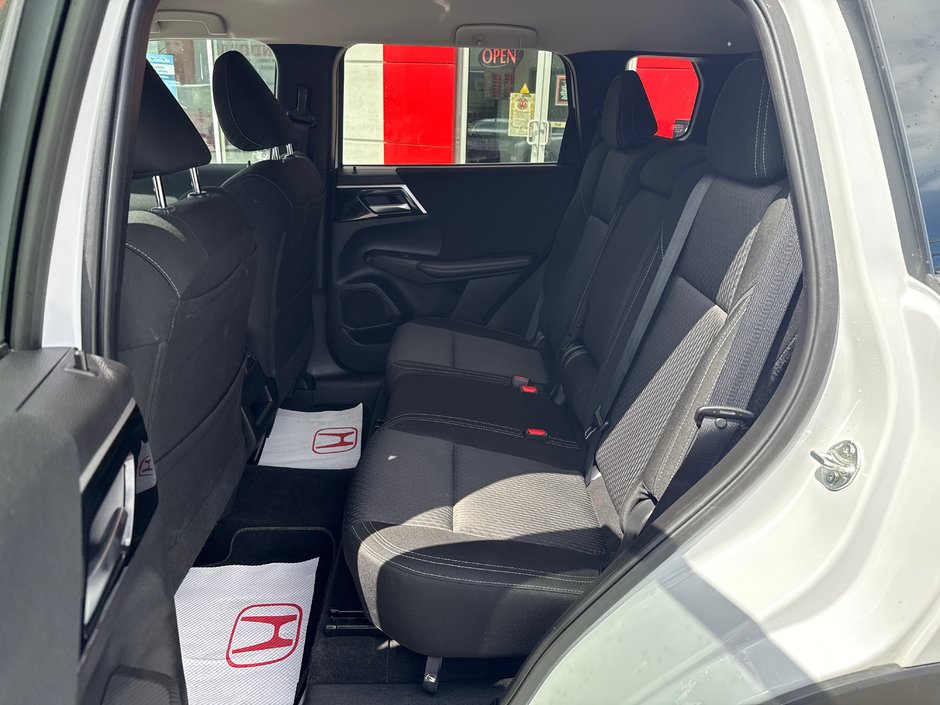 2024 Mitsubishi Outlander ES-15