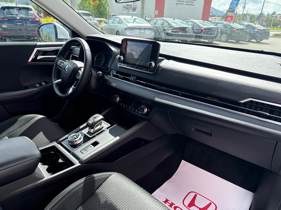 2024 Mitsubishi Outlander ES-20