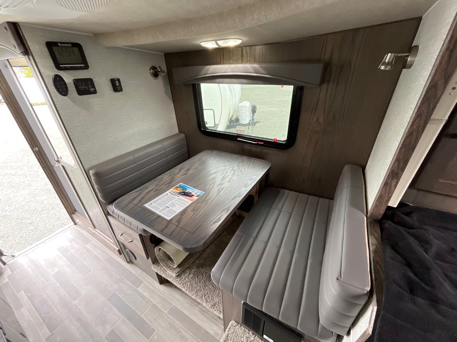 2023 NORTHERN LITE EXLE 8-11 Dry Bath-18