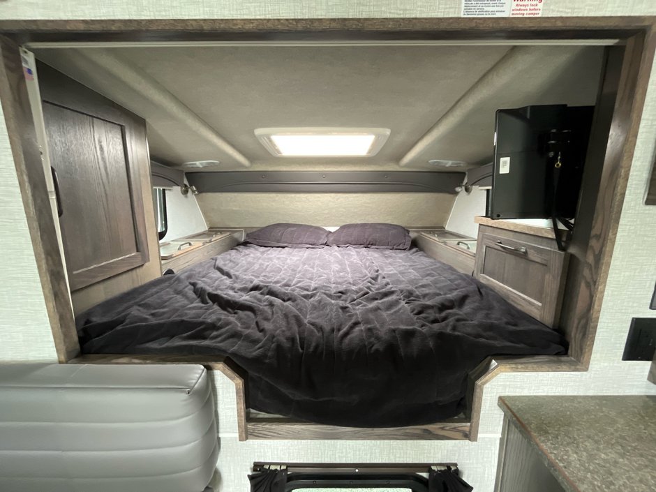 2023 NORTHERN LITE EXLE 8-11 Dry Bath-8