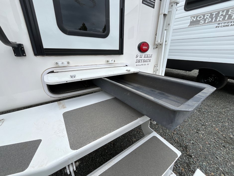 2023 NORTHERN LITE EXLE 8-11 Dry Bath-3