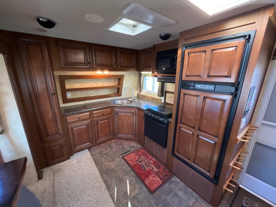 2012 NORTHWOOD ARCTIC FOX 29L-19