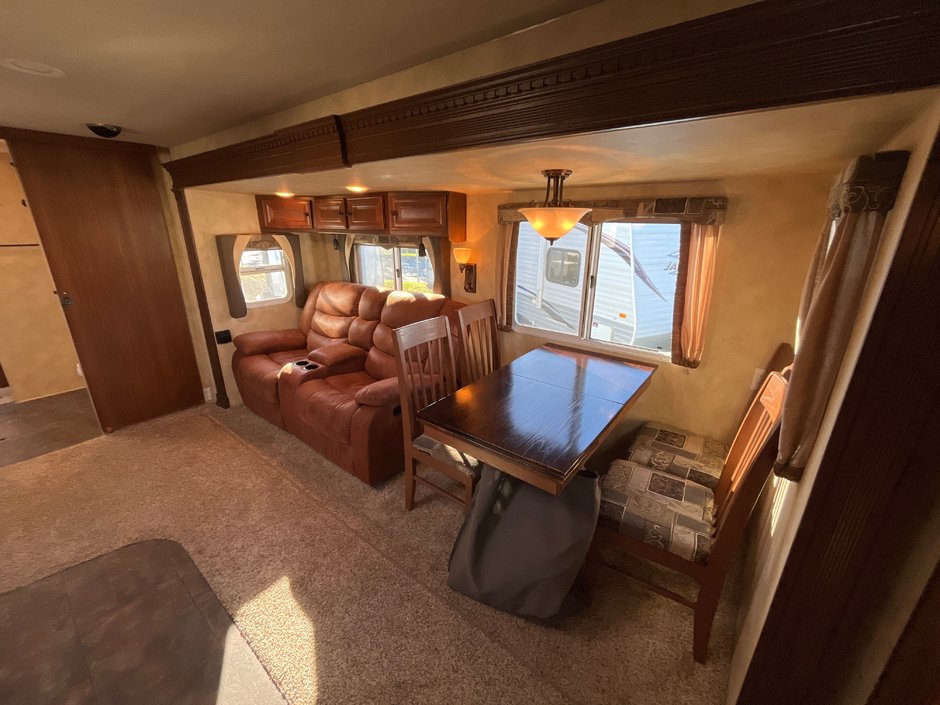 2012 NORTHWOOD ARCTIC FOX 29L-20