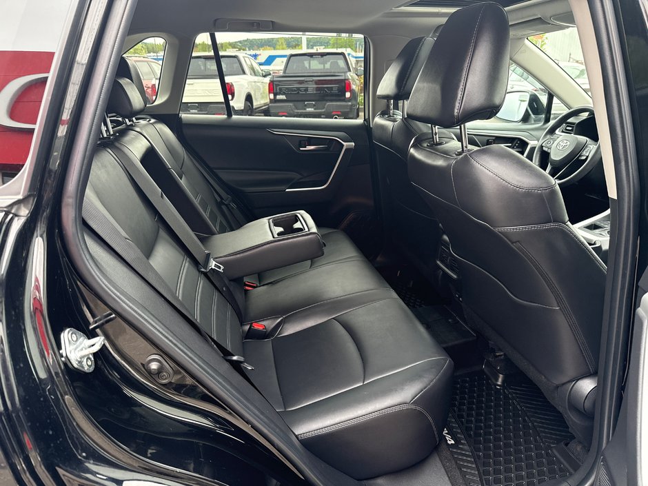 2023 Toyota RAV4 XLE-13