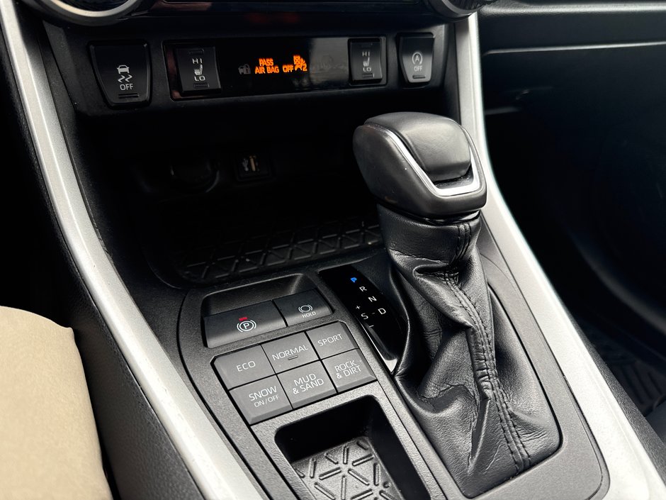 2023 Toyota RAV4 XLE-18