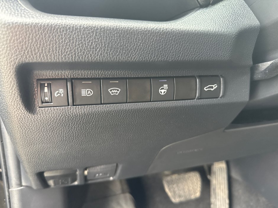 2023 Toyota RAV4 XLE-11