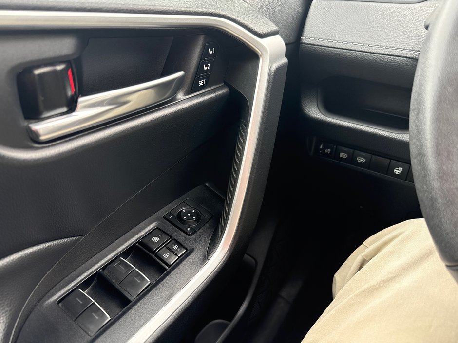 2023 Toyota RAV4 XLE-9