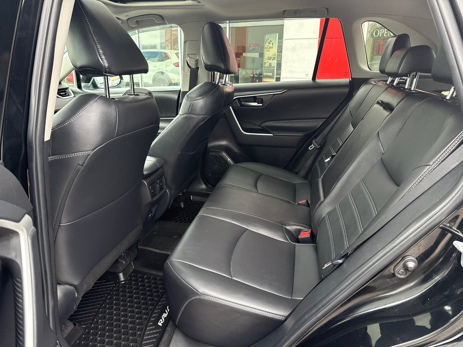 2023 Toyota RAV4 XLE-12