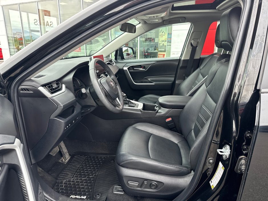 2023 Toyota RAV4 XLE-6