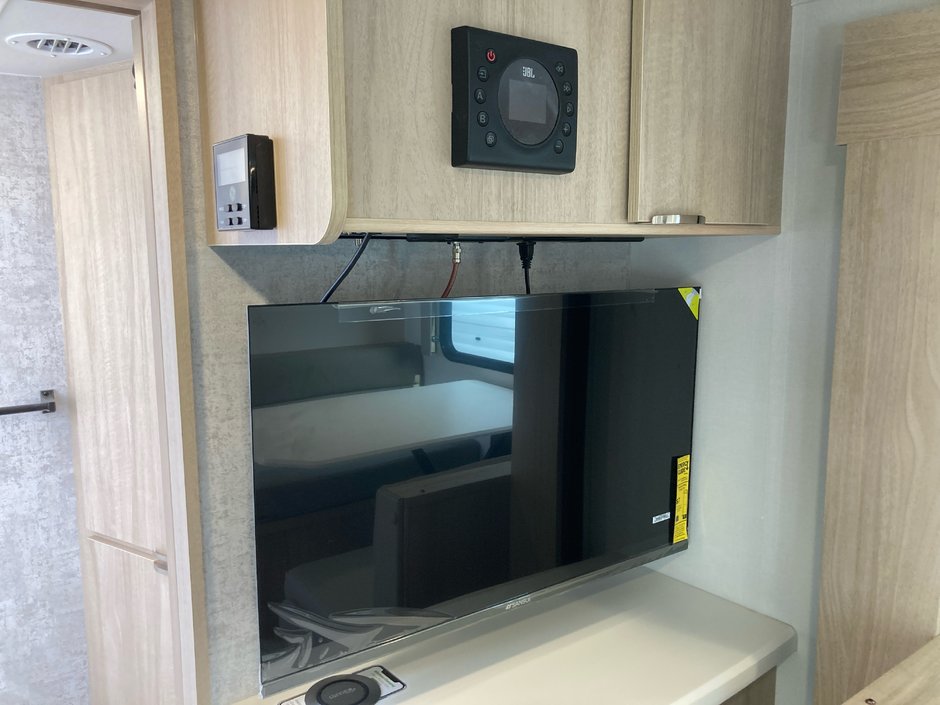 2025 Winnebago MICRO MINNIE 2108DS-12