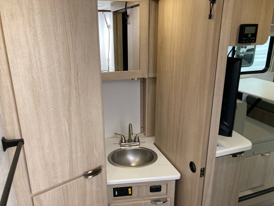 2025 Winnebago MICRO MINNIE 2108DS-10