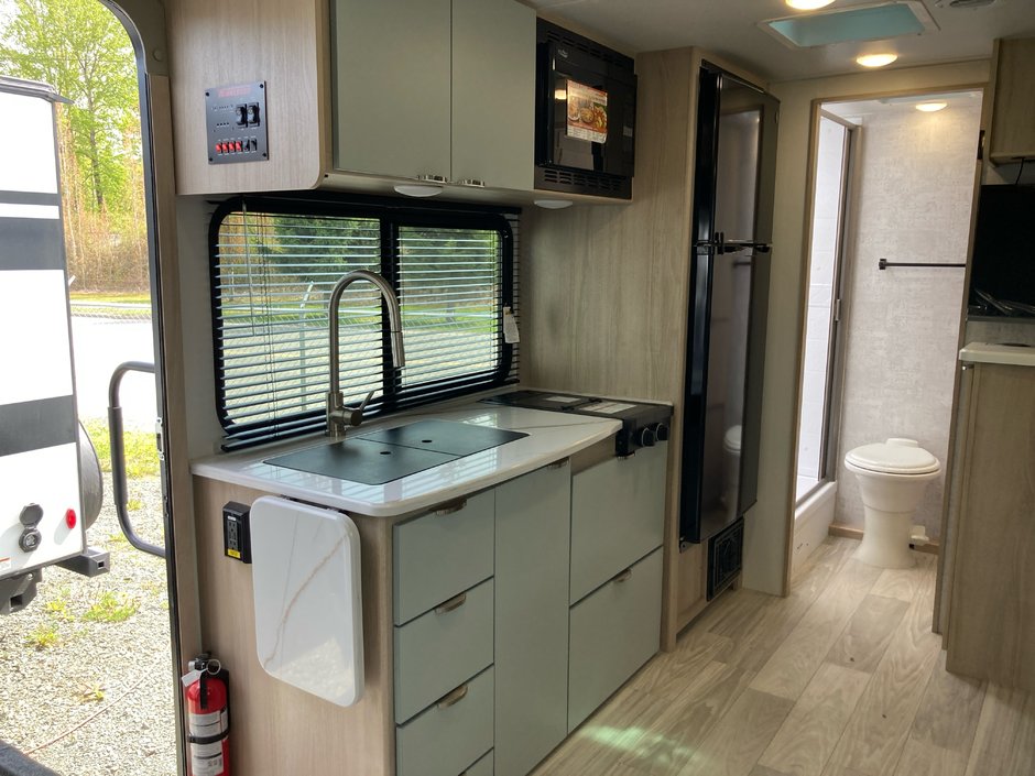 2025 Winnebago MICRO MINNIE 2108DS-8