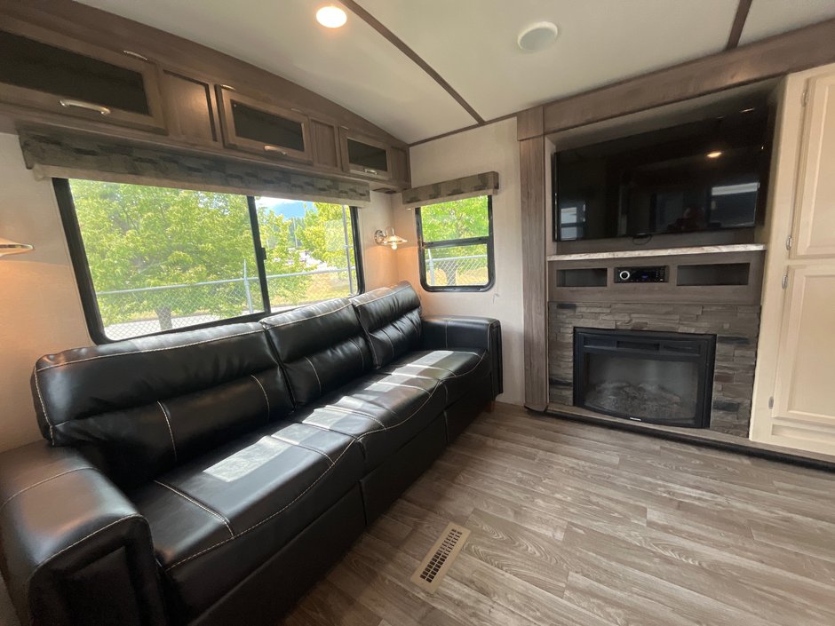 2019 Winnebago Minnie Plus 30RLSS-9