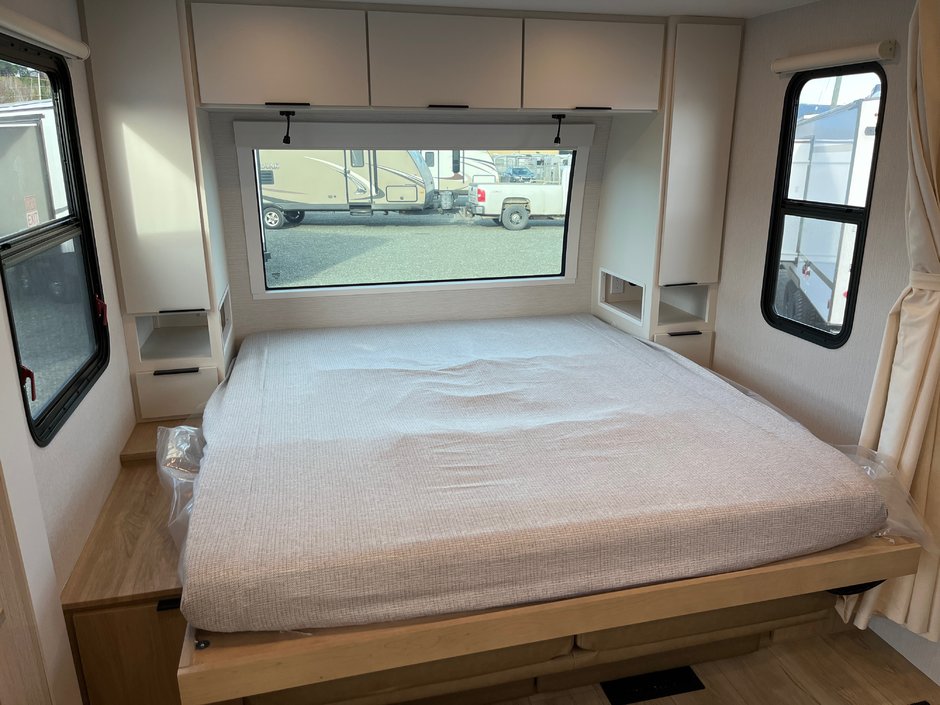 2026 Winnebago Thrive 22MBH Thrive-8