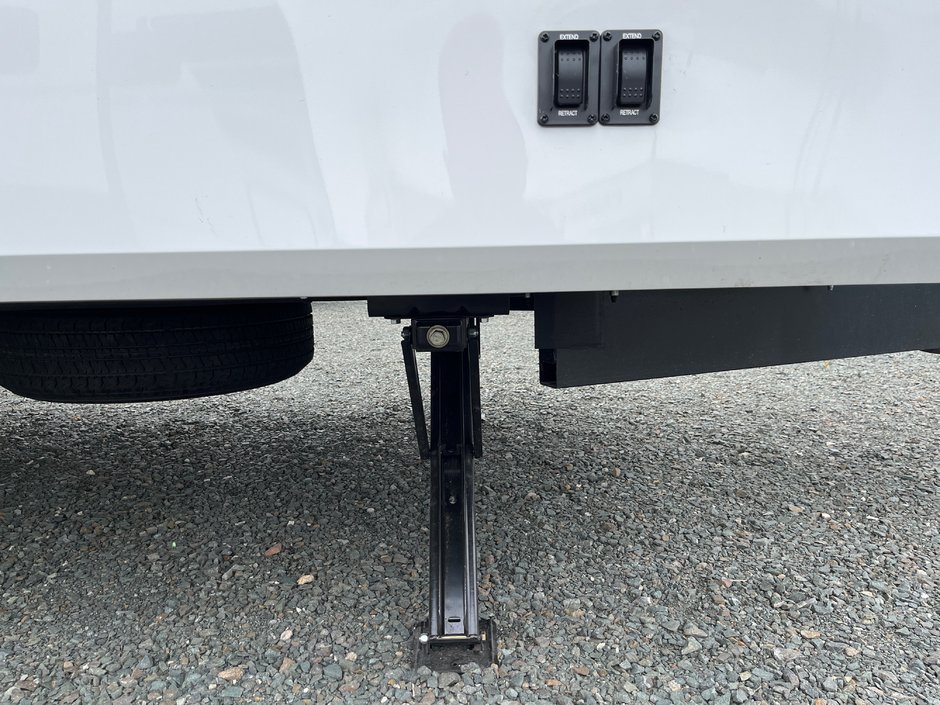 2026 Winnebago THRIVE 25RLS-5