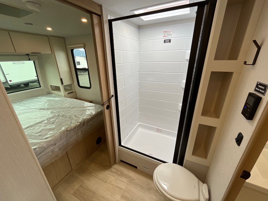 2026 Winnebago THRIVE 25RLS-10