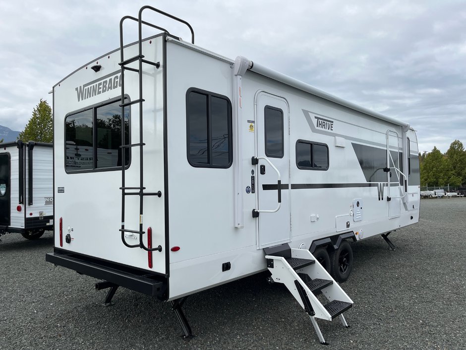 2026 Winnebago THRIVE 25RLS-3