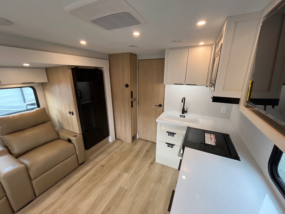 2026 Winnebago THRIVE 25RLS-9