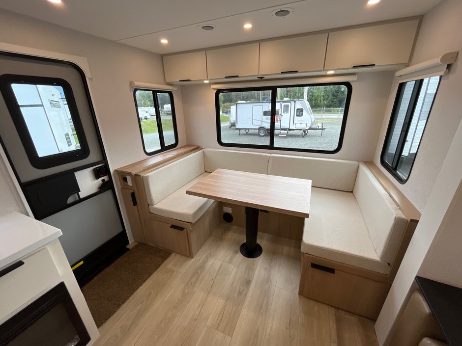 2026 Winnebago THRIVE 25RLS-15