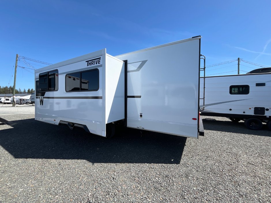 2026 Winnebago THRIVE 28BHS-2