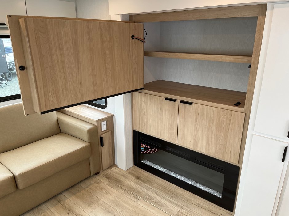 2026 Winnebago THRIVE 29RLO-12