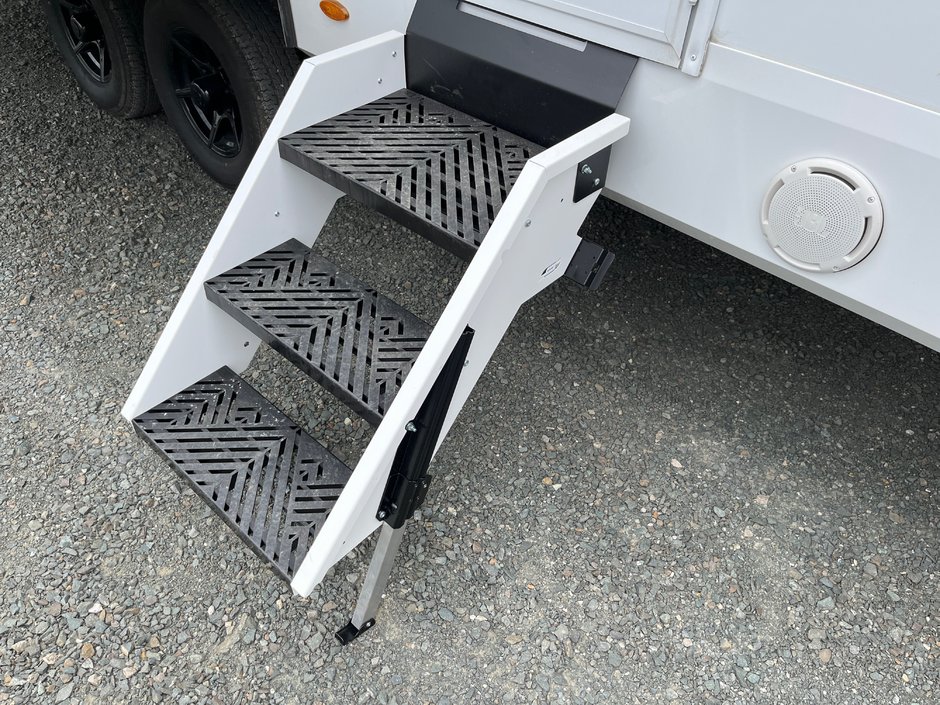 2026 Winnebago THRIVE 29RLO-17