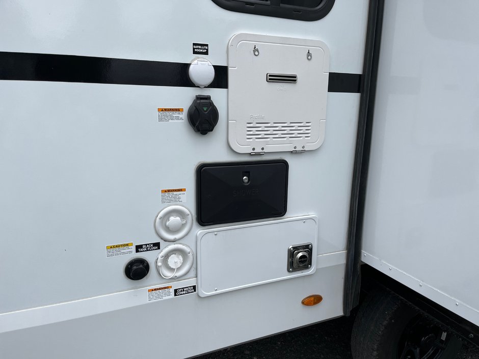 2026 Winnebago THRIVE 29RLO-5