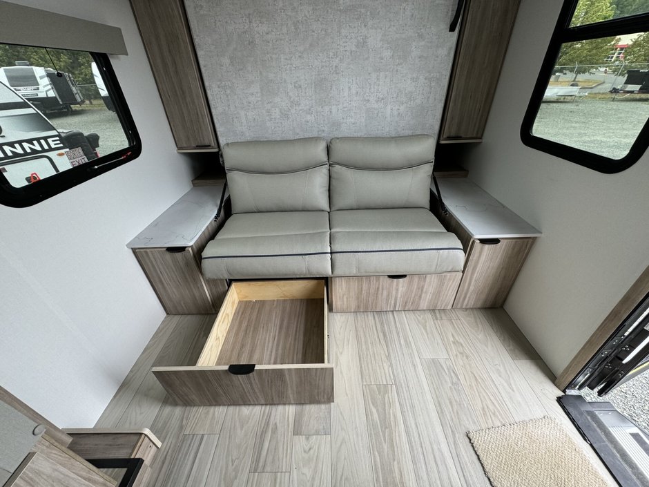 2025 Winnebago M-SERIES 2326MBBH-4