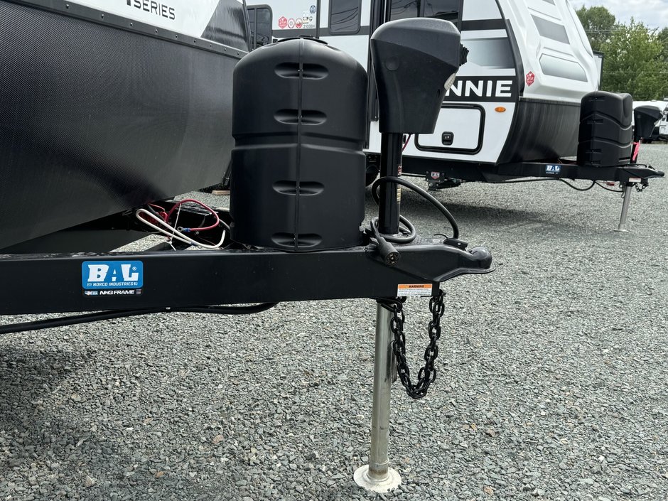 2025 Winnebago M-SERIES 2326MBBH-6