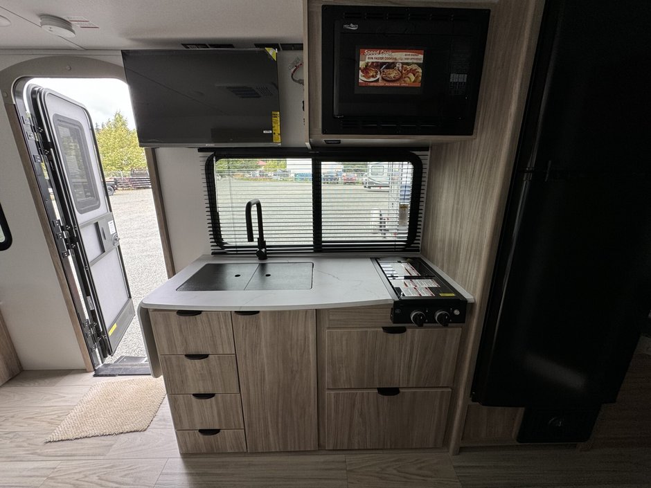 2025 Winnebago M-SERIES 2326MBBH-17