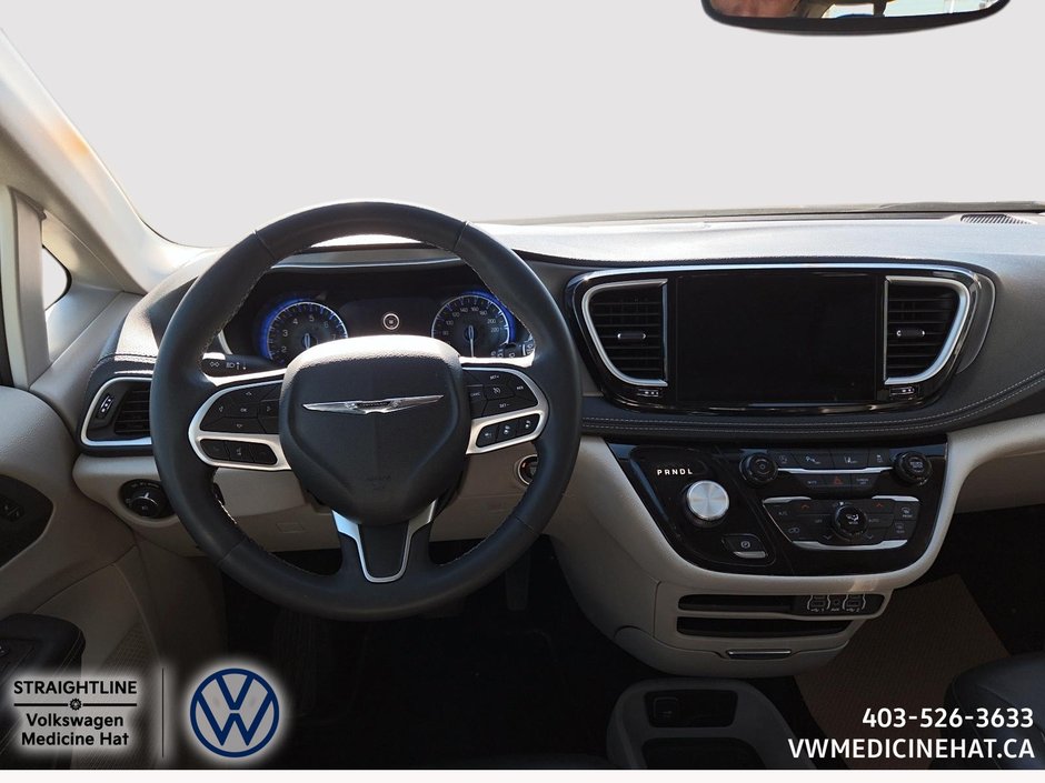 2023 Chrysler Pacifica Touring L-9