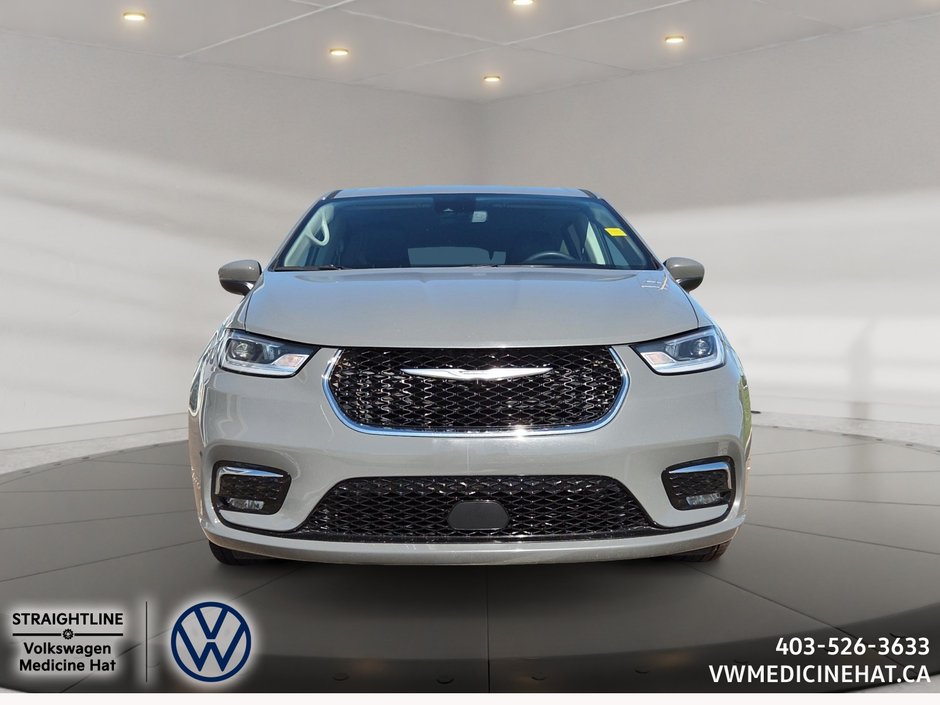 2023 Chrysler Pacifica Touring L-1
