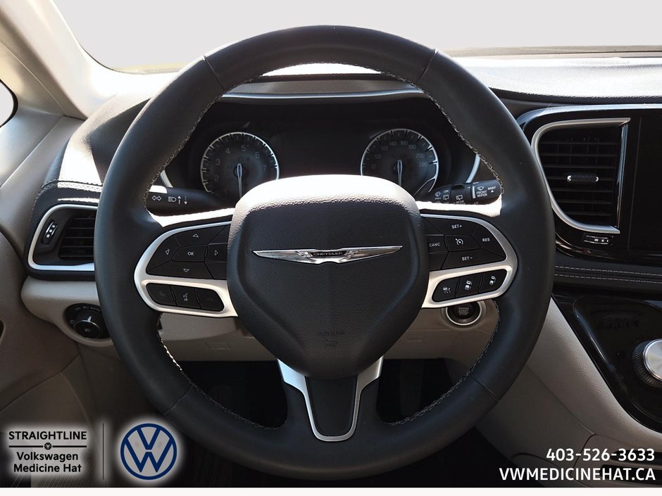 2023 Chrysler Pacifica Touring L-11
