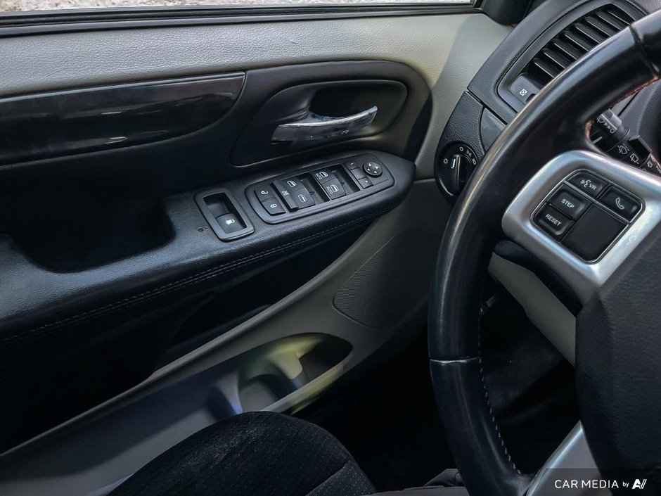 2017 Dodge Grand Caravan SXT-16
