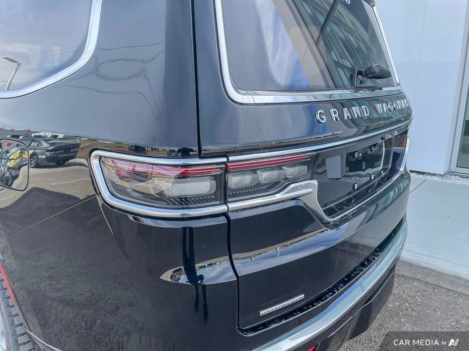 2023 Jeep Grand Wagoneer L Series II-10