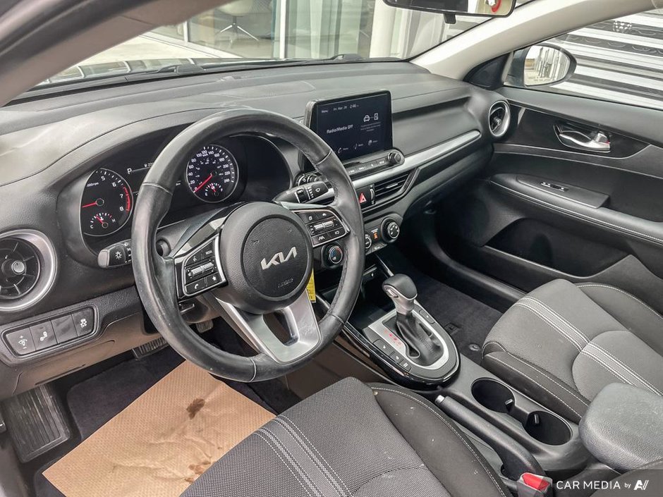 2023 Kia Forte EX-12