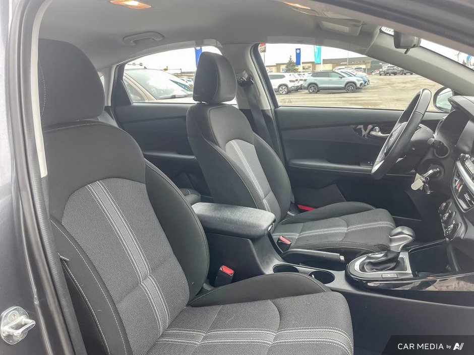 2023 Kia Forte EX-21
